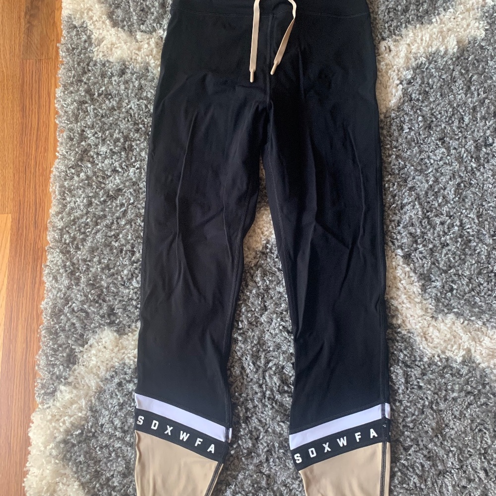Sarah’s Day X Whitefox in the ring leggings -black NWT